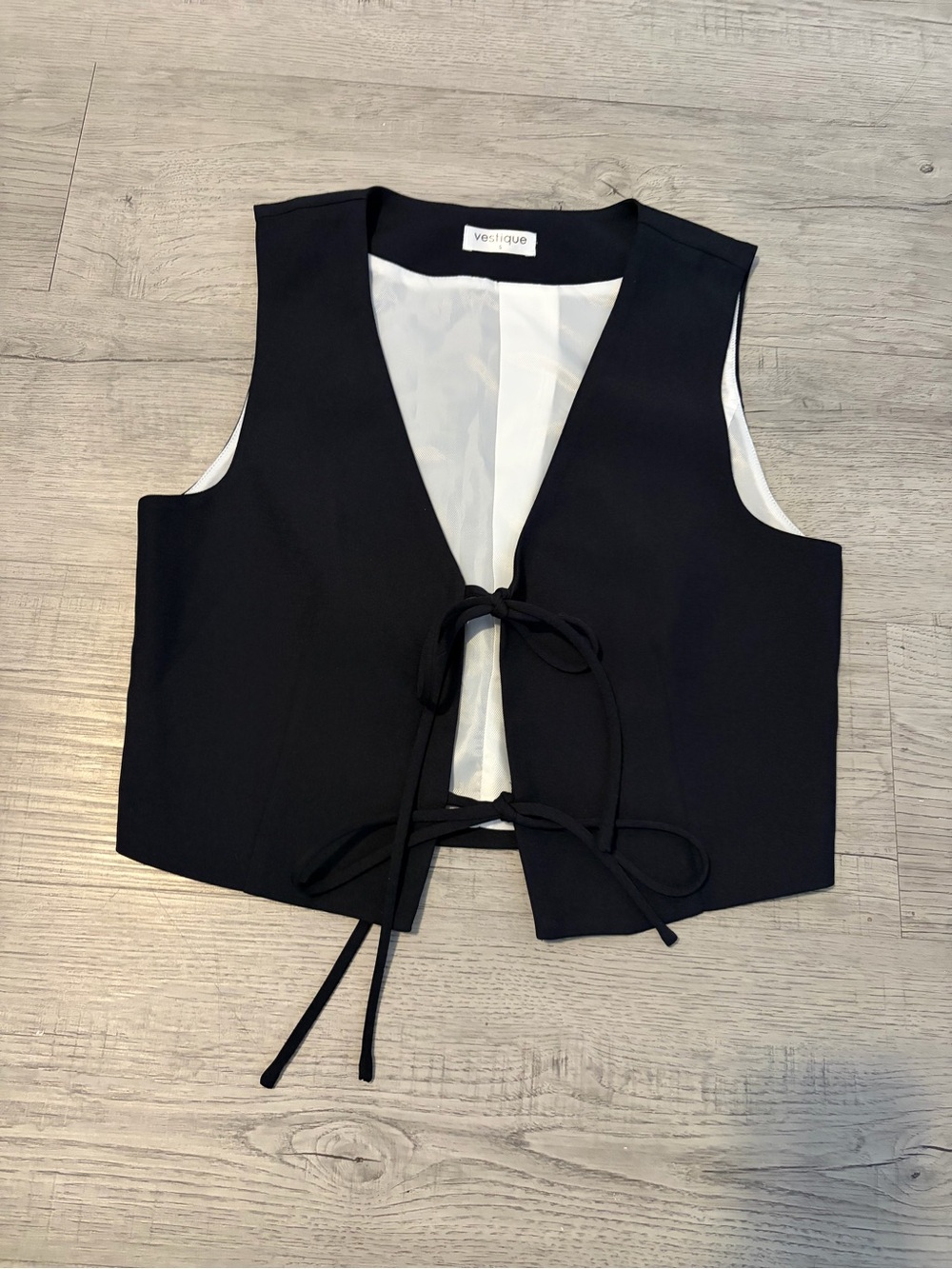 vestique Black Tie-Front Crop Vest